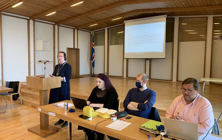 Á kirkjuþingi unga fólksins í Grensáskirkju. Frá vinstri: sr. Agnes M. Sigurðardóttir, biskup Íslands, Berglind Hönnudóttir, Daníel Ágúst Gautason og Kristján Ágúst Kjartansson - mynd: hsh