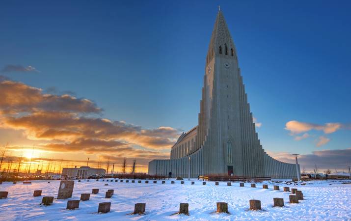 Vetrarmynd af Hallgrímskirkju í Reykjavík