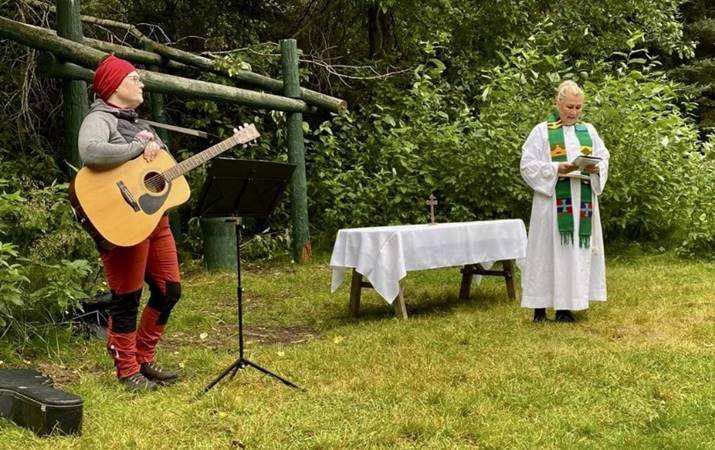 Sr. Erla Björk messar í Hánefsstaðareit