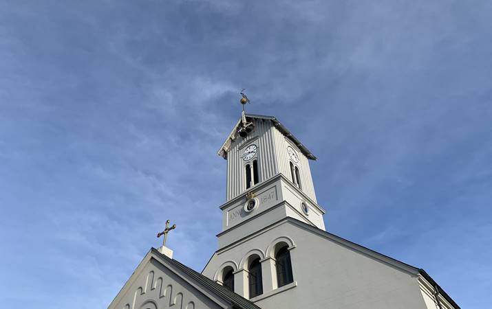 Dómkirkjan í Reykjavík á fallegum haustdegi