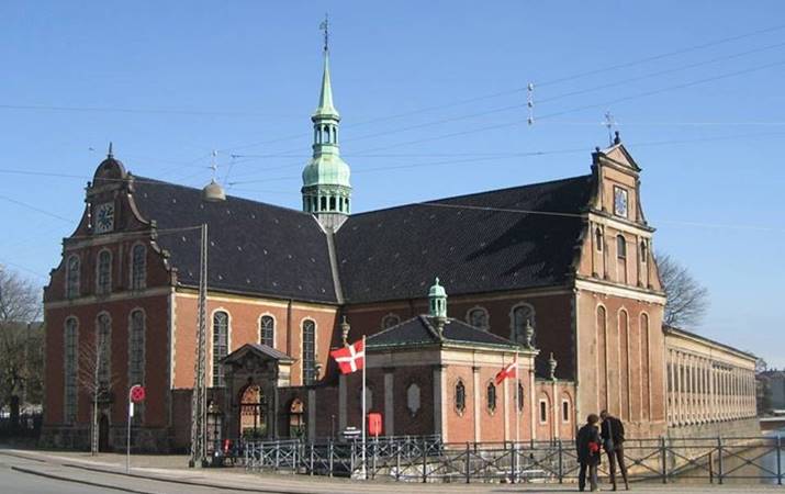 Brimarhólmskirkja (Holmens kirke) í Kaupmannahöfn. Hér var sr. Haukur Gíslason (1878-1952) prestur í rúm þrjátíu ár og sinnti meðal annars prestsþjónustu fyrir Íslendinga